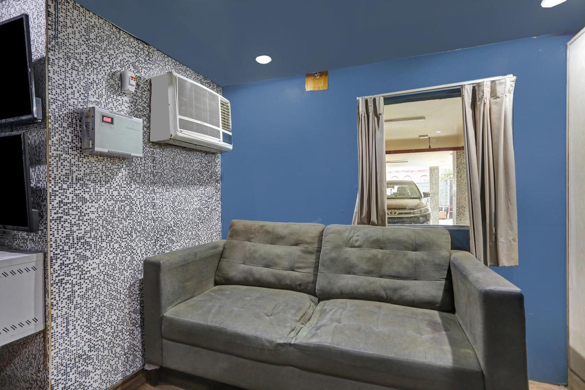 Hotel Collection O Model Town Metro View Neu-Delhi Exterior foto