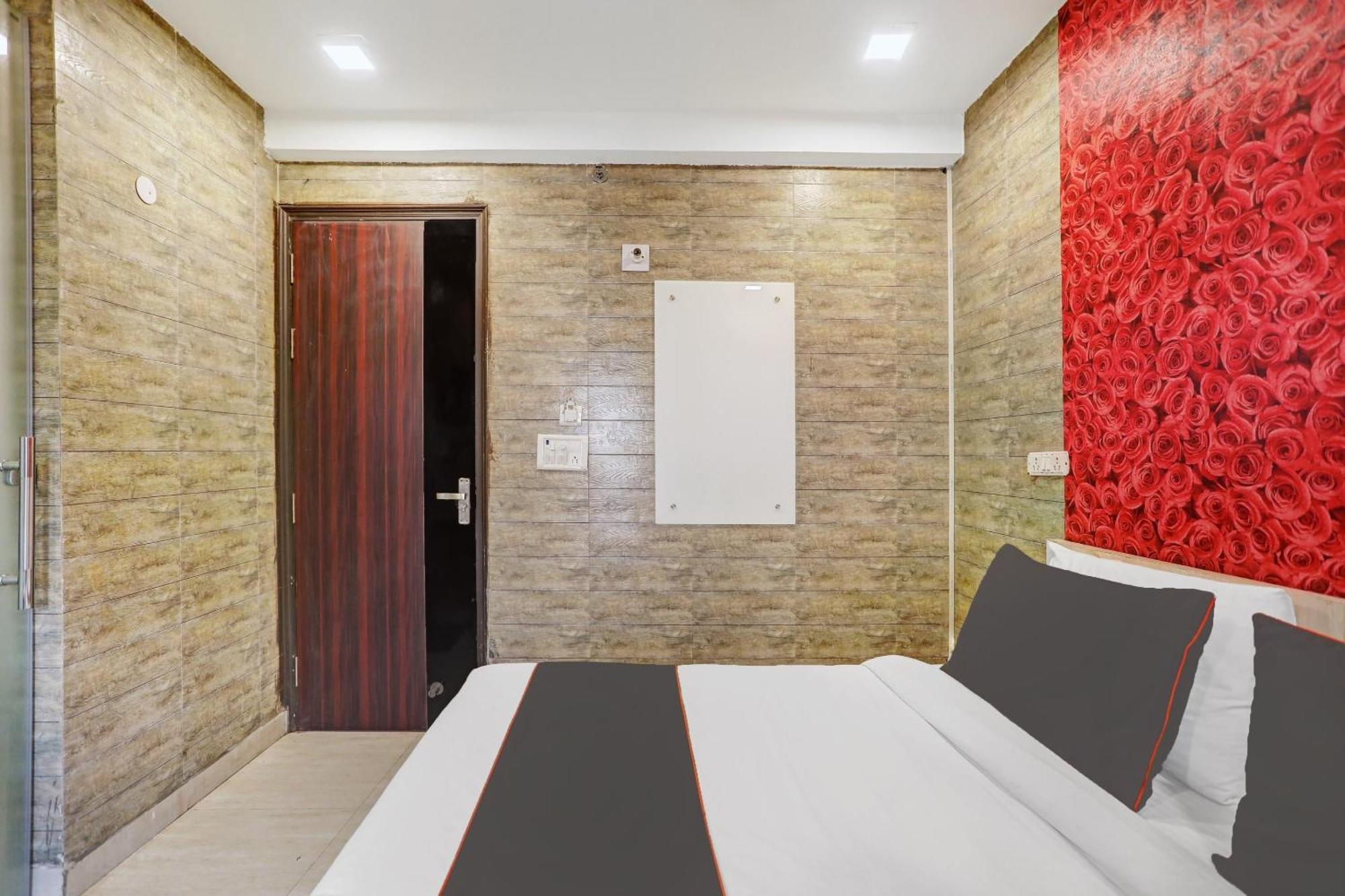 Hotel Collection O Model Town Metro View Neu-Delhi Exterior foto