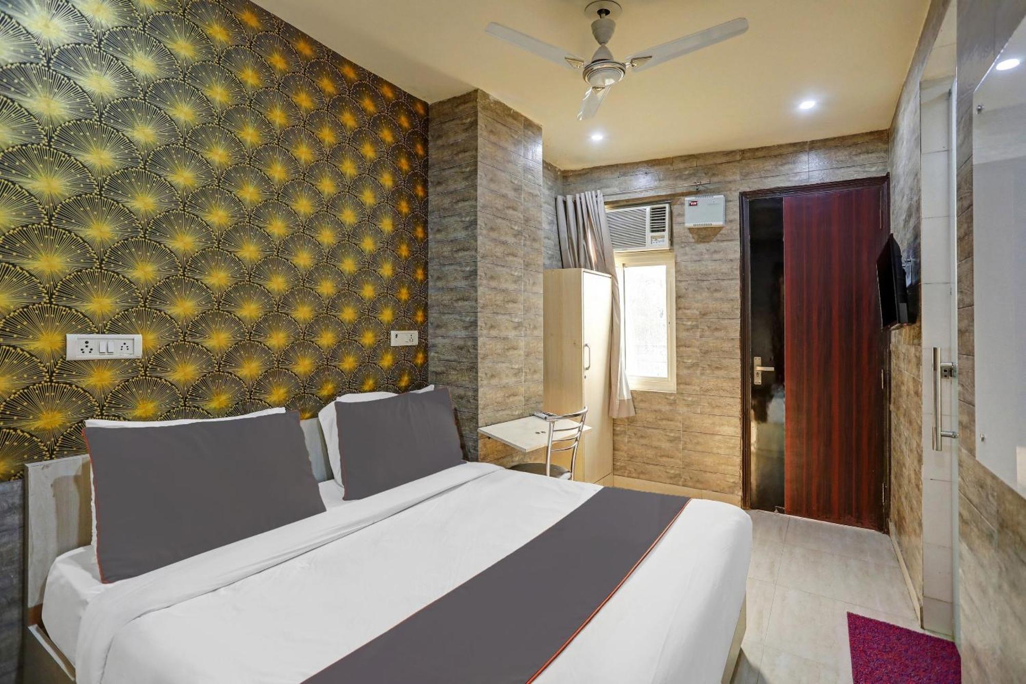 Hotel Collection O Model Town Metro View Neu-Delhi Exterior foto